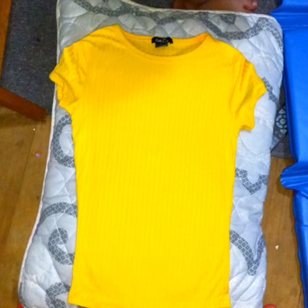 Rue21 yellow shirt